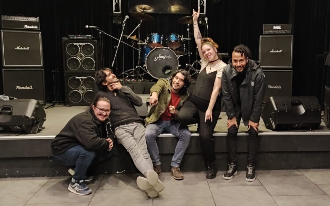 McLovin’ y Los Radicales Libres: ¡Pronto material en vivo!